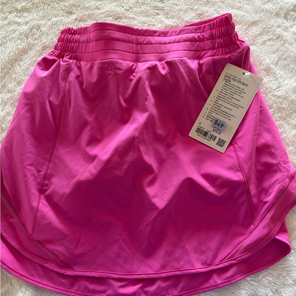 lululemon athletica Dresses & Skirts - Lululemon Sonic Pink Hotty hot skirt size 6 NWT